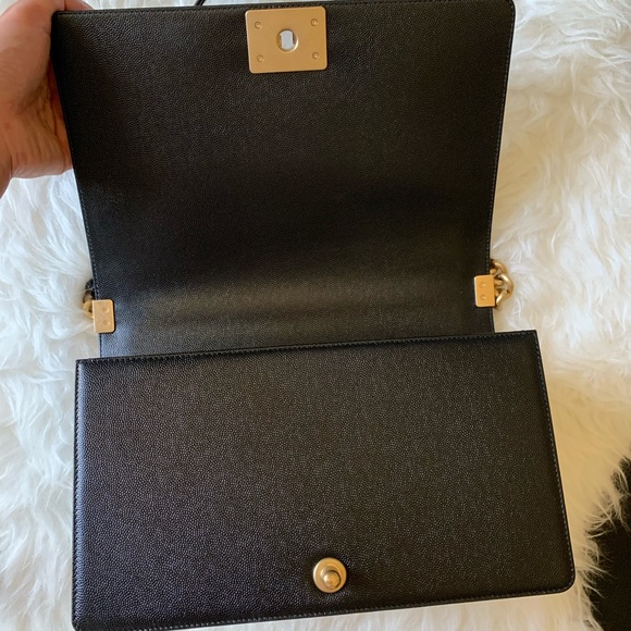 ♥️SOLD♥️ Chanel Large boy caviar skin gold HW - Picture 6 of 8